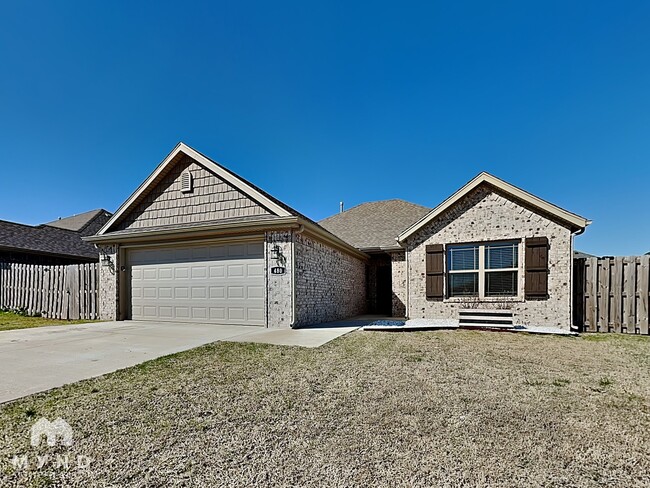 Building Photo - 480 Holly St