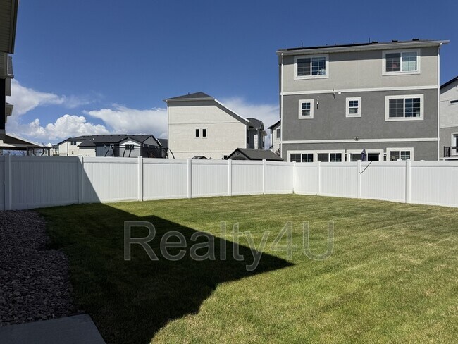Building Photo - 138 E Crown Point Dr
