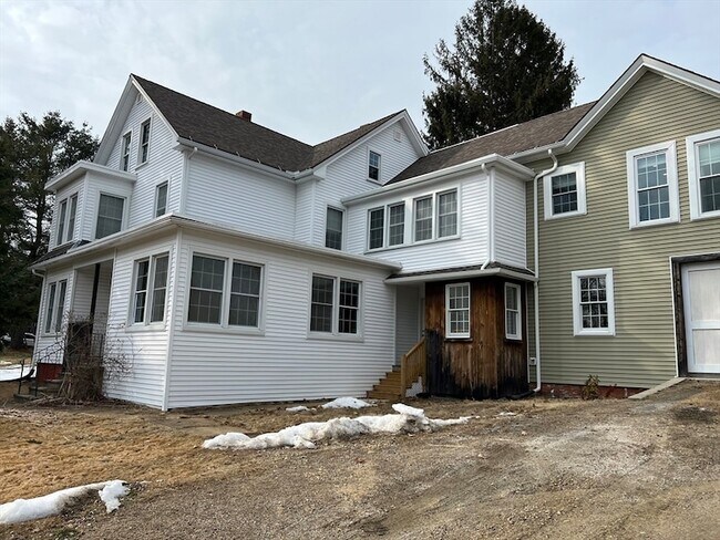 Building Photo - 131 School St