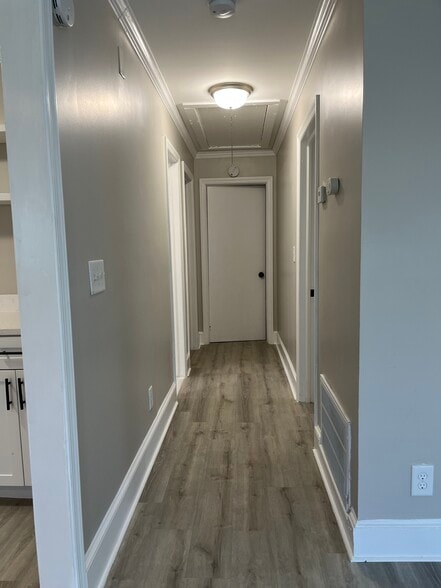 Building Photo - 2730 Eastway Dr