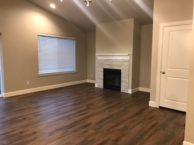 Building Photo - Newer Construction with High End Finishes