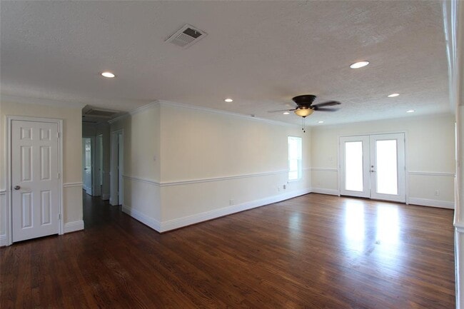 Building Photo - 6625 Schiller St