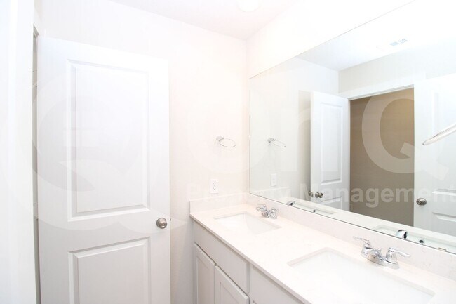 Building Photo - 330 Fire Rock Dr