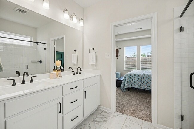 Building Photo - 2214 Lierna Dr