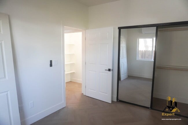 Building Photo - 125 B St