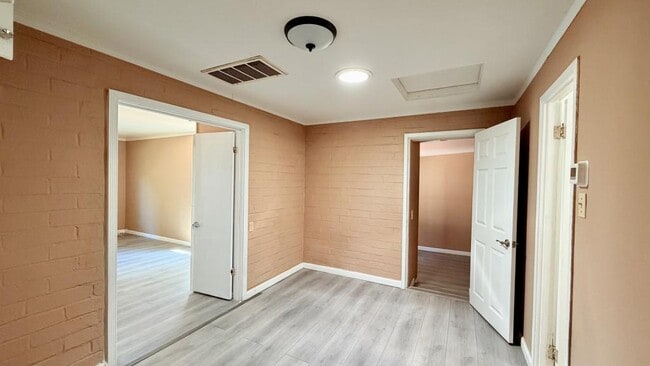 Building Photo - 370 Las Flores Dr