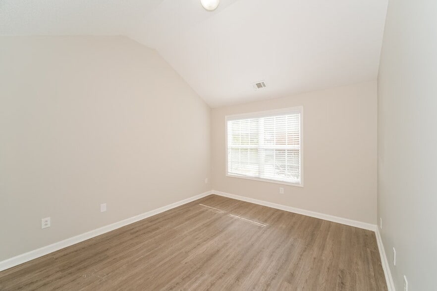 Building Photo - 2150 Ivy Ln