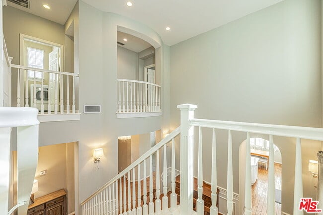 Building Photo - 23810 Bayview Ct