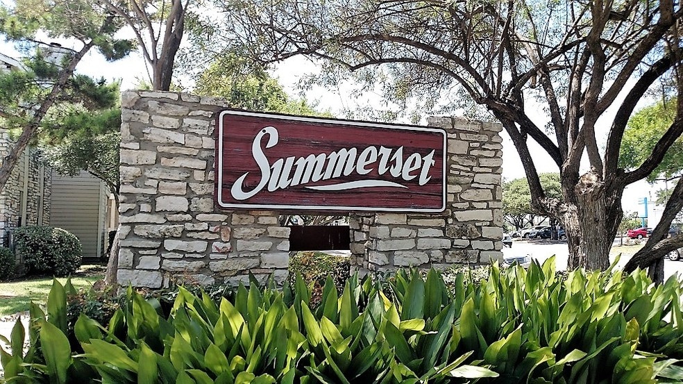 Building Photo - Summerset