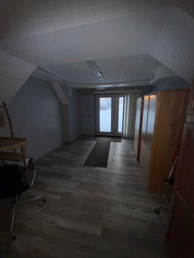 Building Photo - Spacious 3-Bedroom, 2-Bath Home, 2 Car Garage, Just Outside of Town – Pets Welcome!