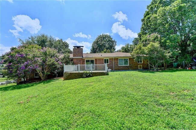 Building Photo - 6085 Glenridge Dr