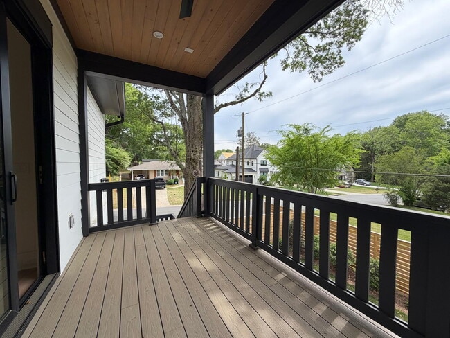 Building Photo - "Spacious and Elegant 4-Bedroom Home on Dover Avenue with 3.5 Baths and Nearly 3000 Sq Ft of Livi...