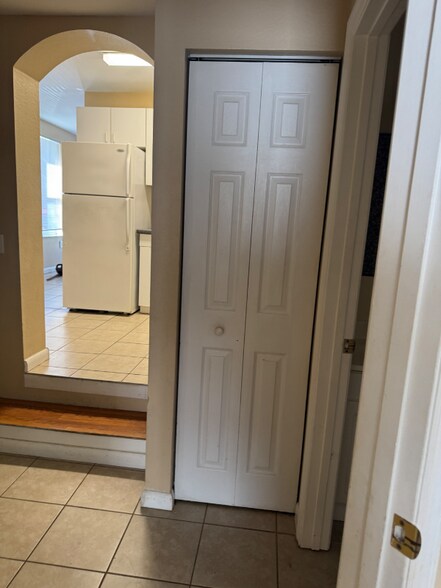 Building Photo - 812 SE 11th St