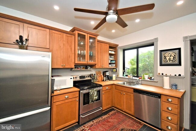 Building Photo - 365 2nd Ave