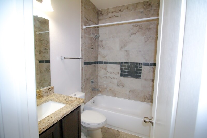Building Photo - 13276 Emerald Isle St