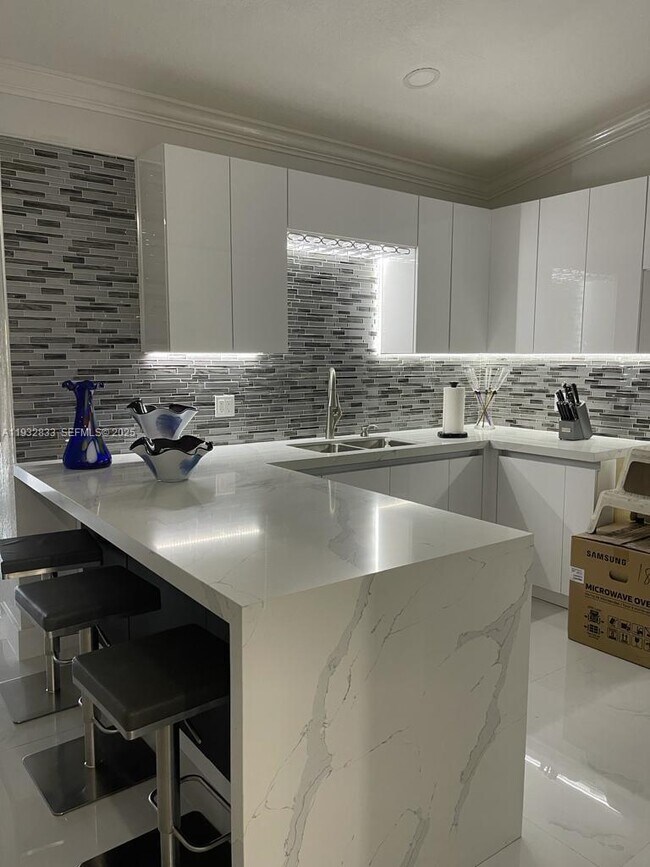 Building Photo - 5855 SW 128th Ct