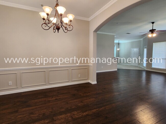 Building Photo - 6317 Day Spring Dr