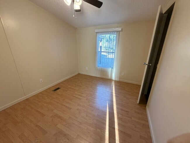 Building Photo - AVAILABLE NOW!