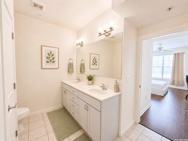 Building Photo - 7342 Oak Manor Dr