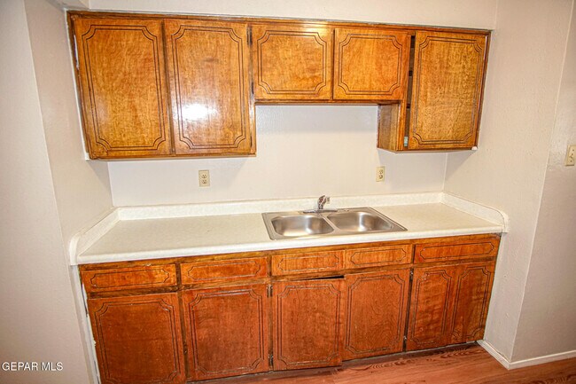 Building Photo - 8548 Arboleda Dr