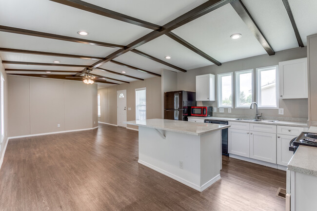 Building Photo - 7151 Woodlake Pkwy
