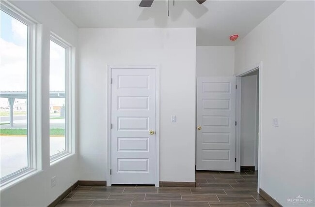 Building Photo - 3012 W Sandlewood St