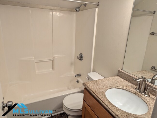 Building Photo - 4101 Five Oaks Dr