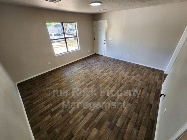 Building Photo - 315 S Cherry Ave