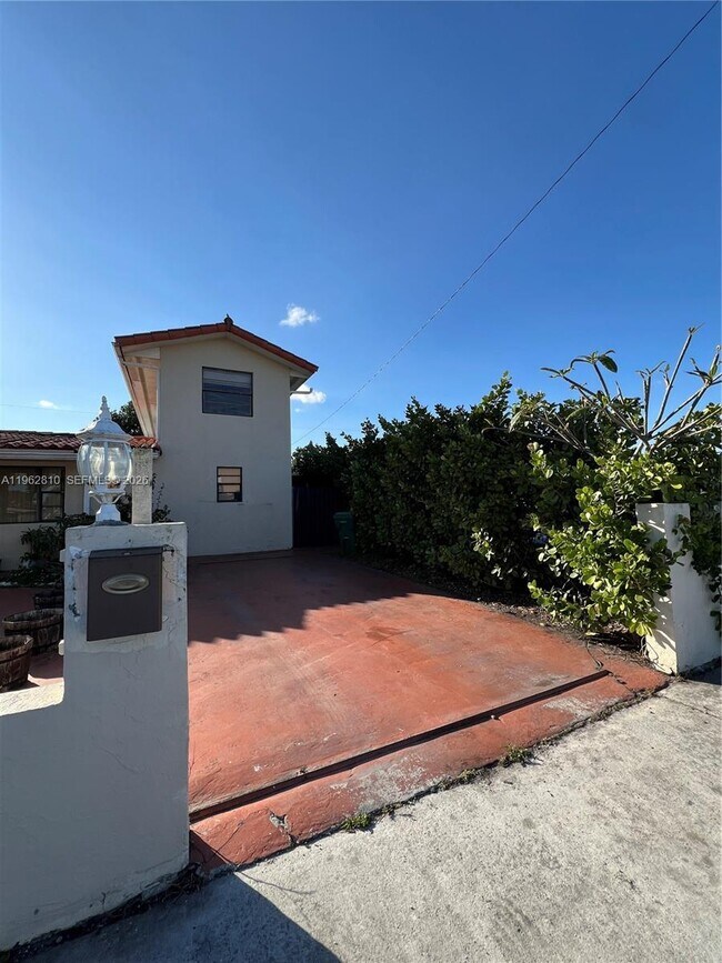 Building Photo - 2820 SW 95th Ave