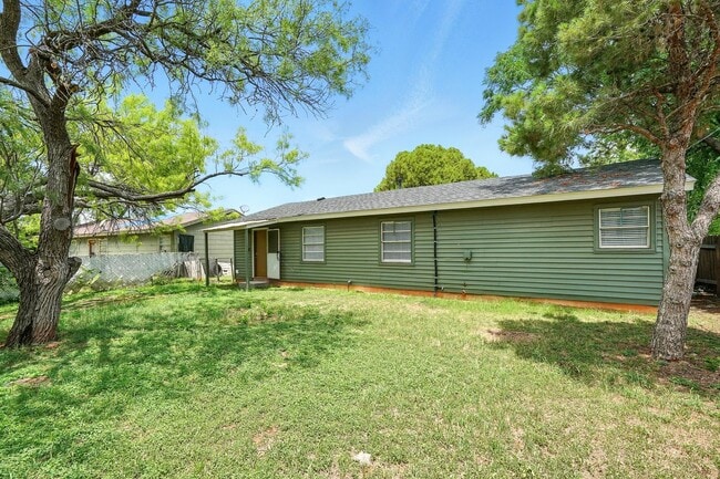 Building Photo - 5107 Durango Dr