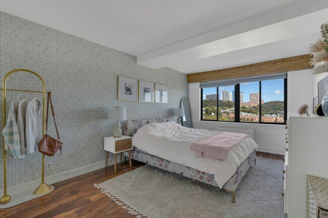 Building Photo - 1203 River Rd