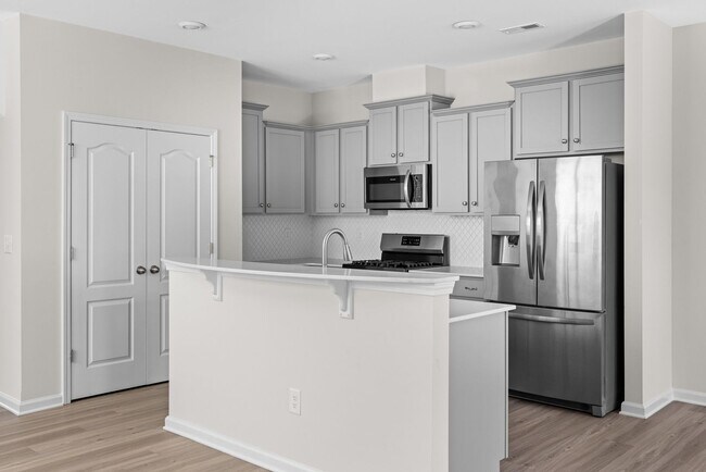 Building Photo - Beautiful 3 bed, 2.5 bath townhome in The ...