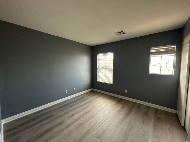 Building Photo - Silverado Ranch 3 bedroom
