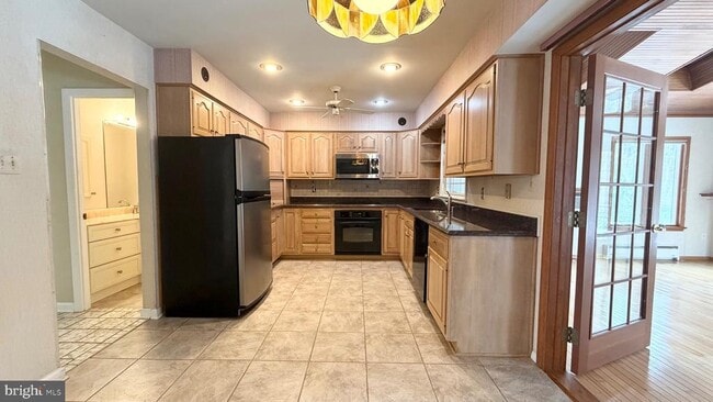 Building Photo - 4325 Majestic Ln