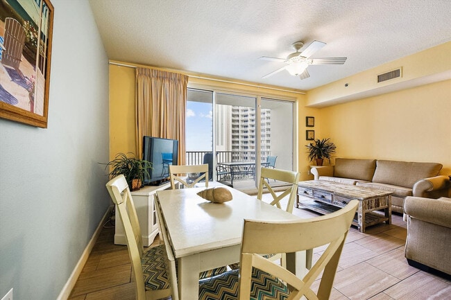 Building Photo - 9896 S Thomas Dr