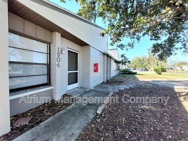 Building Photo - 1904 Crystal Grove Dr