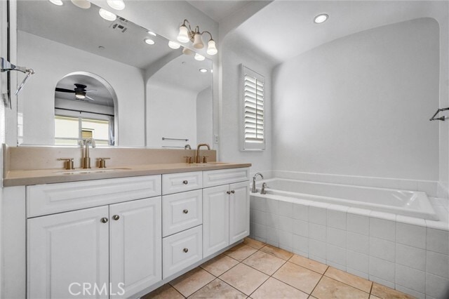 Building Photo - 519 S Melrose St