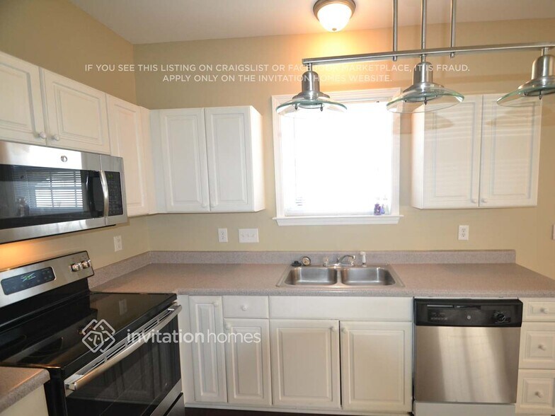 Building Photo - 1305 Heritage Manor Dr