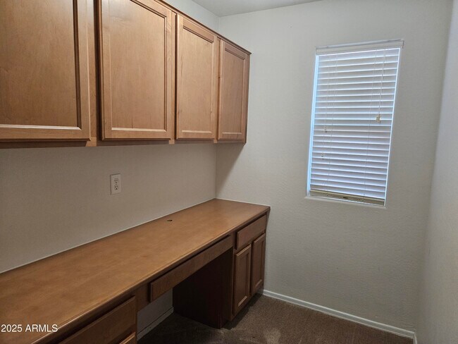 Building Photo - 41187 W Bravo Dr