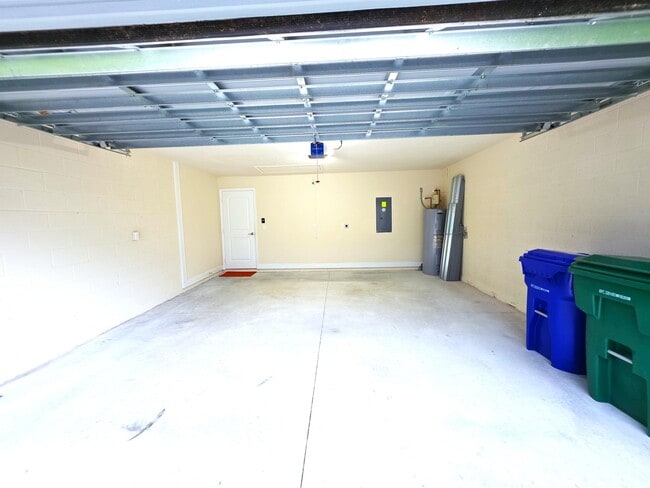Building Photo - 1102 Laconia St