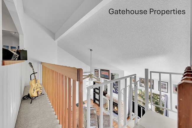 Building Photo - 864 S Reed Ct