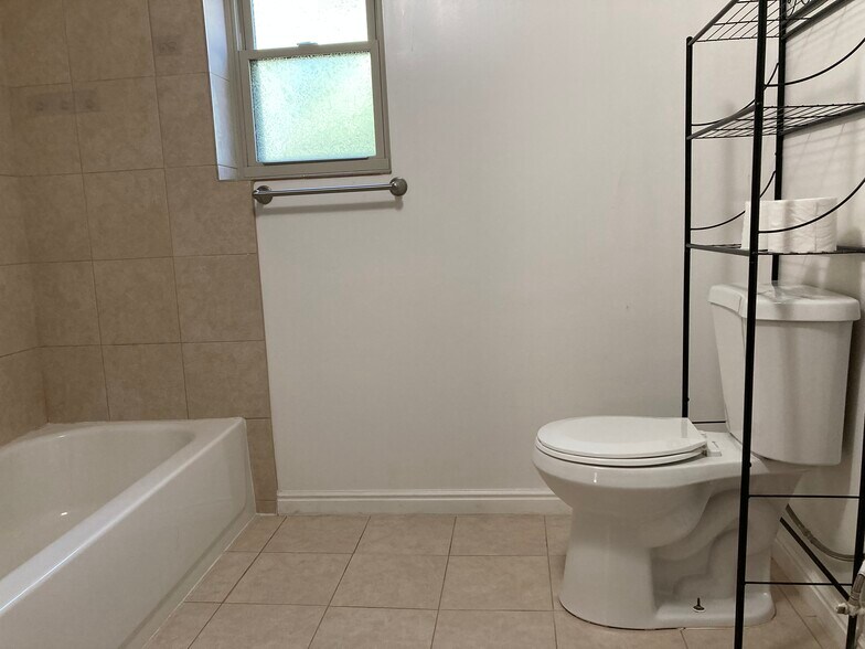 Building Photo - 2377 S 400 W