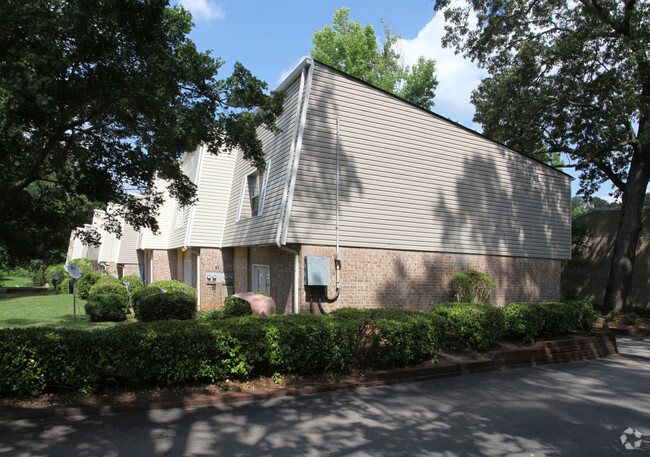 Primary Photo - Carriage Court Apartments