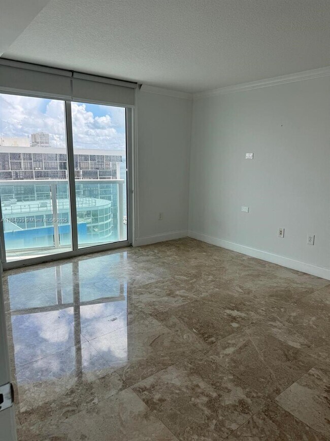 Building Photo - 2101 Brickell Ave