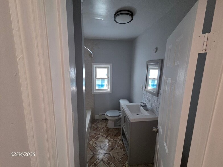 Building Photo - 529 14th Ave