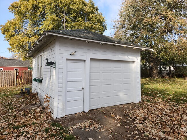 Building Photo - 511 2nd Ave SW