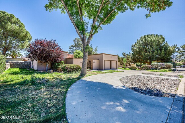 Building Photo - 4945 Vista Grande Cir