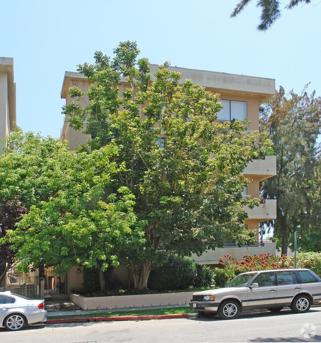 Building Photo - 8865 Alden Dr