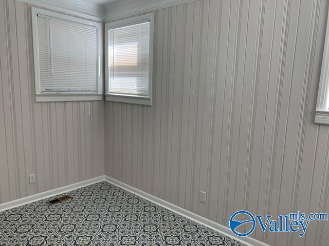Building Photo - 301 Longwood Dr SW
