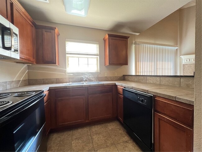 Building Photo - 1787 N Chestnut Ave